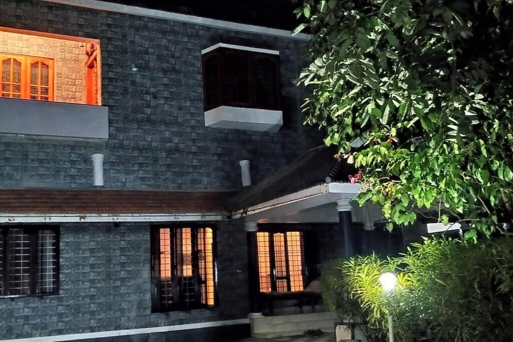 Anandam Stays - Premium 3Bhk Plush Homestay, Vaikom Near Kumarakom 外观 照片